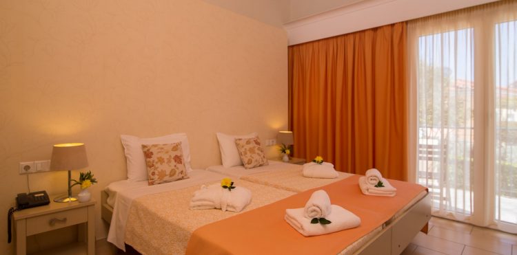 Sunrise Resort standard twin room